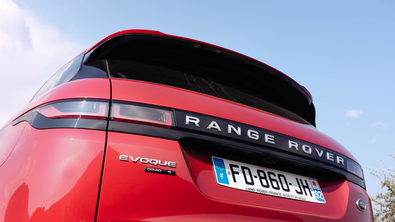 Illustration for article titled The 2020 Range Rover Evoque Is a Bold Way to Withdraw From the World In Style